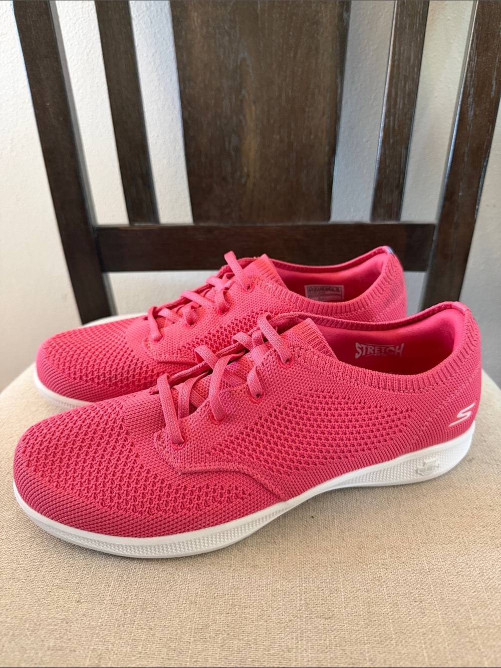 Skechers Women’s GoGa Mat Joy Lightweight Knit Slip-On Sneakers Pink Size 9.5